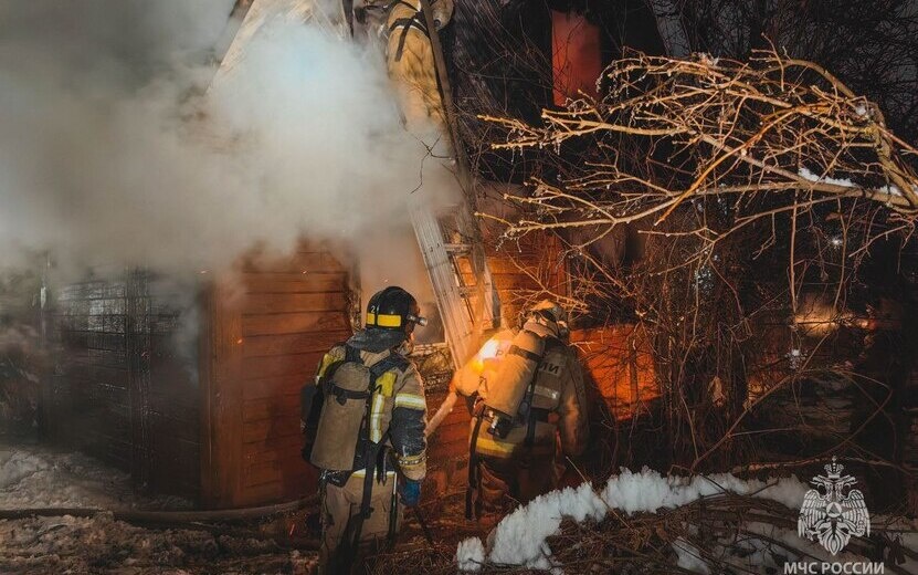    МЧС опубликовало кадры тушения двух пожаров в СНТ «Строитель-5» в Ижевске