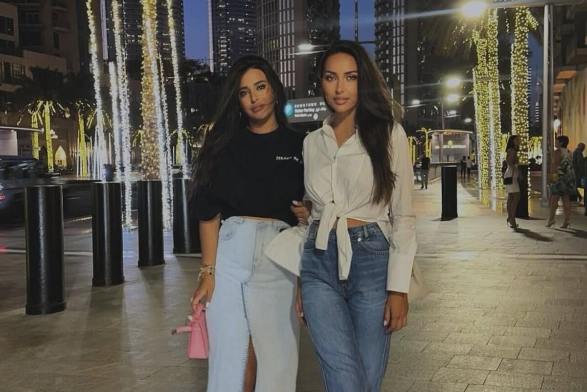    Алсу с подругой Яной Социальные сети