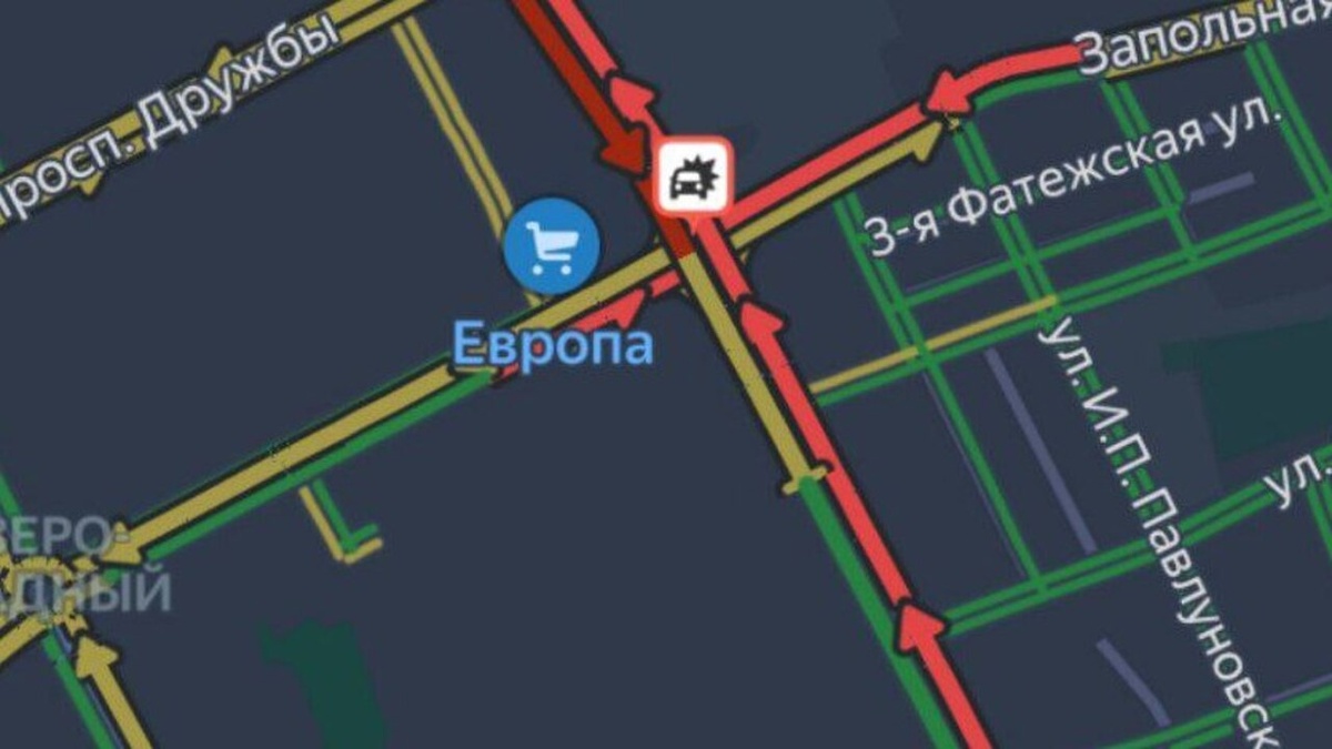     В Курске затруднено движение на перекрёстке улиц 50 лет Октября, Запольной и Студенческой