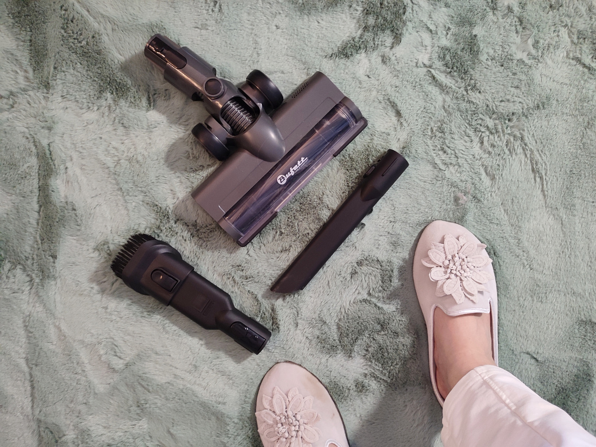 Три щетки, даже фактически 4, потому что одна из них два в одном 