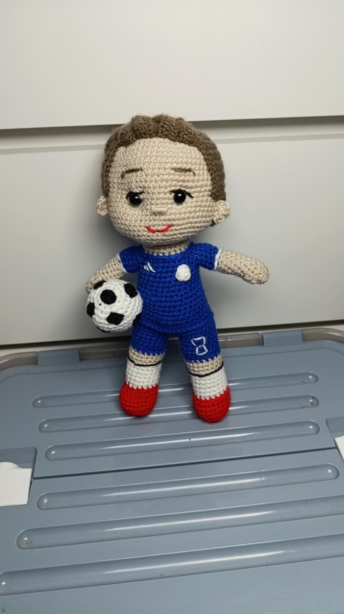 Футболист крючком 