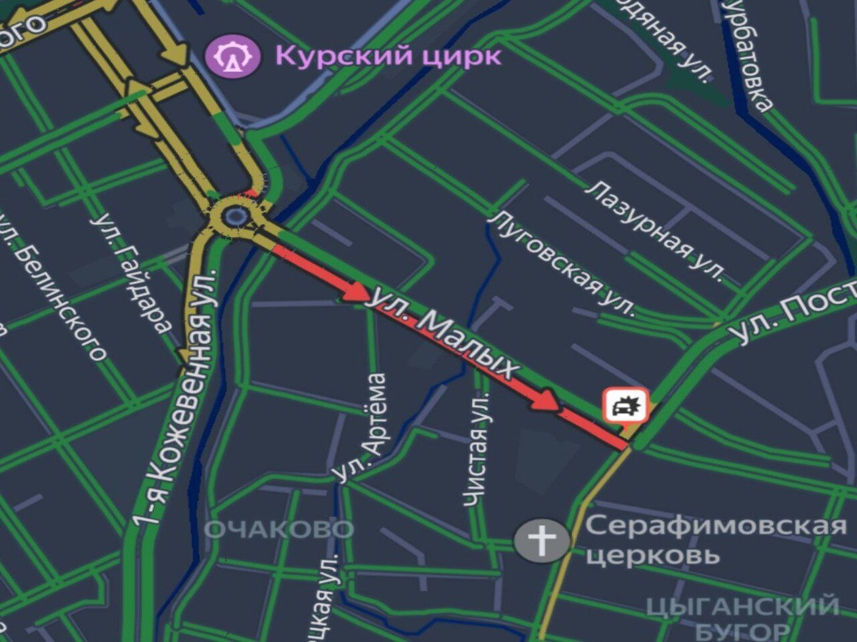   В Курске затруднено движение на перекрёстке улиц Малых, Полевой и Кривецкого переулка