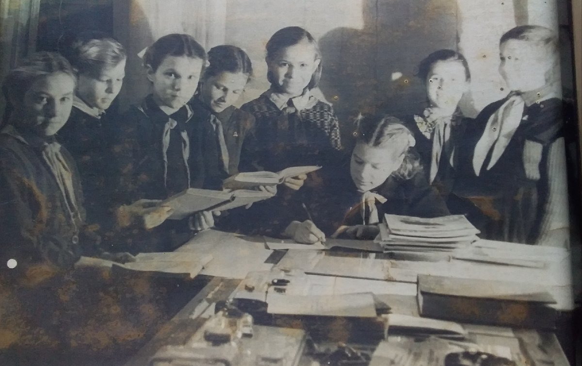 В пионерском штабе. Фото передано Осиповой Юлией Павловной.