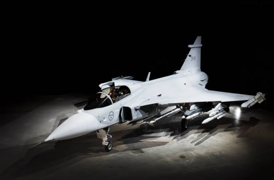 JAS 39E/F, названный шведами "убийцей" Су-35, стал убийцей надежд шведских авиастроителей
