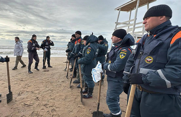    Сотрудники МЧС на береговой линии Анапского региона.  официальный телеграм-канал губернатора Краснодарского края/Вениамин Кондратьев/t.me/kondratyevvi