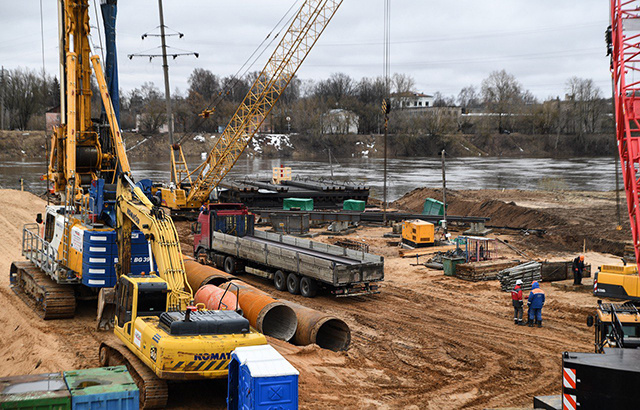 Тем, кто строит в Твери Западный мост, с августа не выплачивают зарплату?