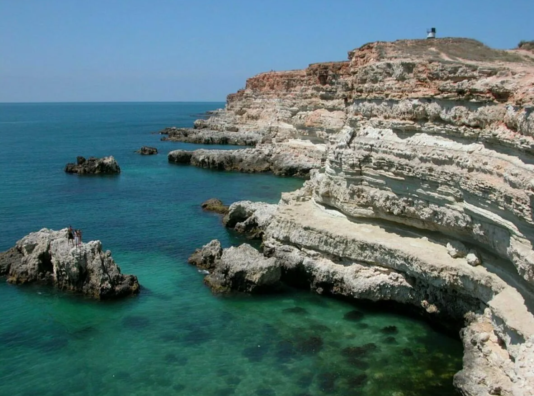 На фото: «Голубая бухта» в Севастополе