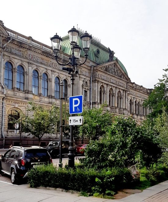 Музей прикладного искусства со стороны Соляного переулка /фото из личного архива, 2022/