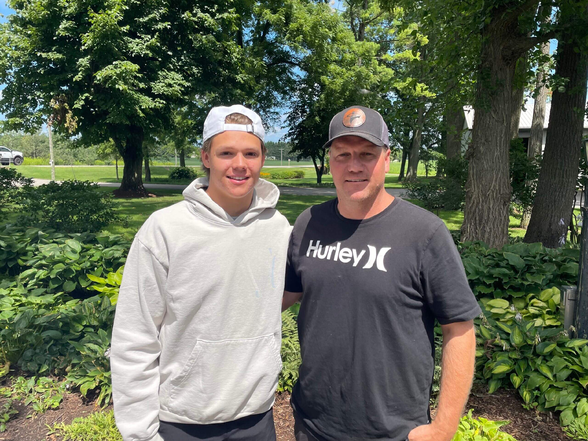 "А потом я посмотрел на свою клюшку и подумал: а почему бы не назвать мальчика Easton?"