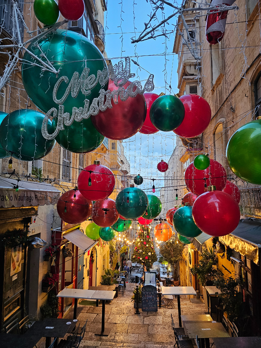 Мимо этой прелестной улочки я каждый день пробегаю на работу. Какое она имеет отношение к теме нашего повествования 