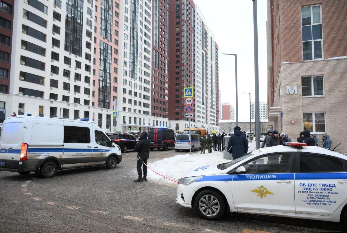    Жители ЖК, где произошел теракт, давно жаловались на открытый двор