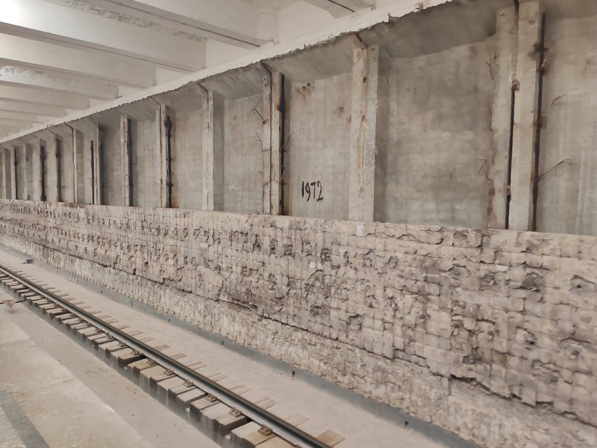 📷 1.1: При демонтаже подсистемы на стене вдоль пути в сторону центра обнаружен интересный артефакт.