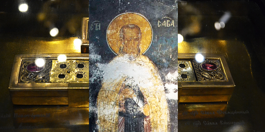 18 декабря – память прп. Саввы Освященного (532 г.). Коллаж: фреска монастыря Высокие Дечаны, Косово, Сербия на фоне креста-мощевика храма свв. апп. Петра и Павла у Яузских ворот – Сербского Подворья в Москве.