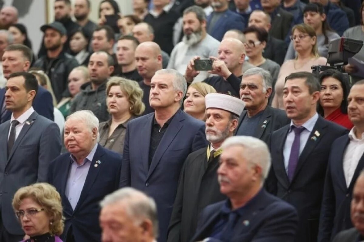    Крымские татары в Симферополе призвали ООН признать Крым российским