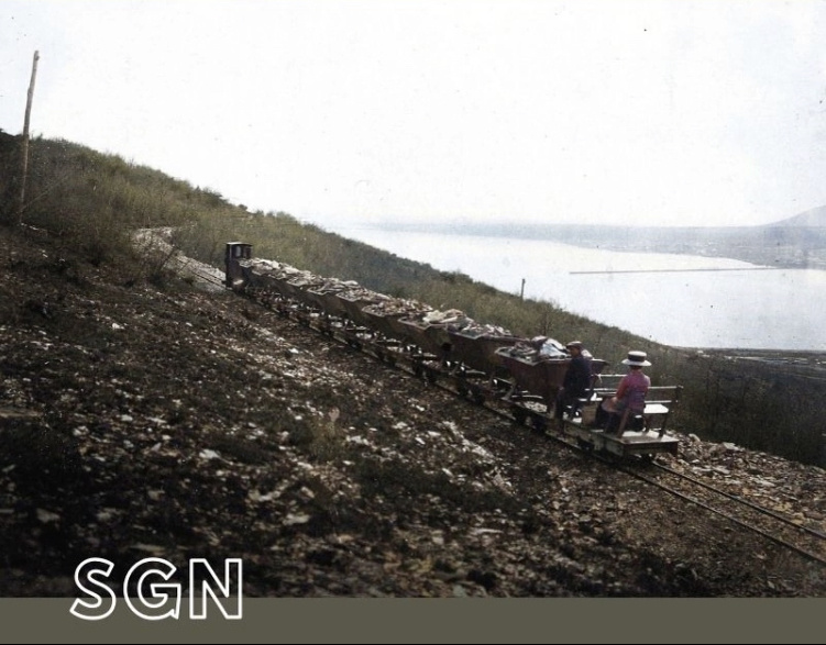 Узкоколейка цементного завода в Новороссийске. Фото из собрания С.Г. Новикова