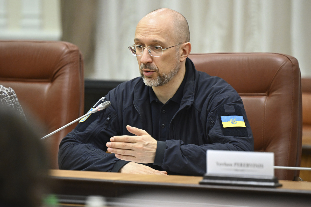     Премьер-министр Украины Денис Шмыгаль / AP / Leon Neal