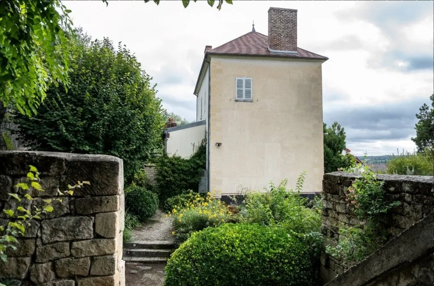 Дом Поля Гаше. источник изображения https://www.nytimes.com/2024/12/17/arts/design/van-gogh-lost-masterpiece.html