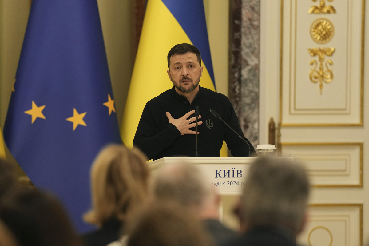     Владимир Зеленский / AP / Evgeniy Maloletka