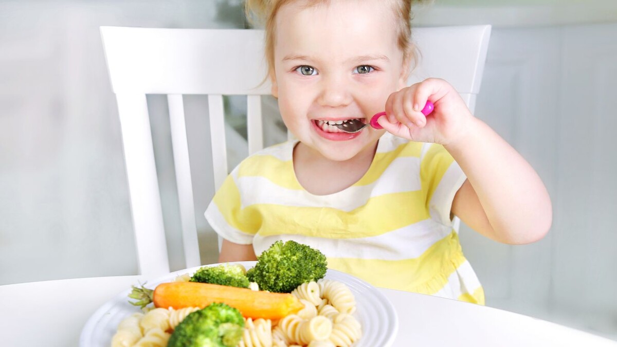 Как приучить ребенка к здоровому питанию без запретов и истерик