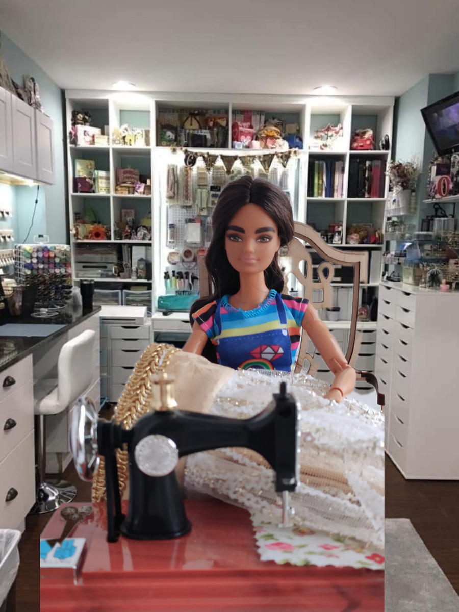 Варя шьёт платье Милли