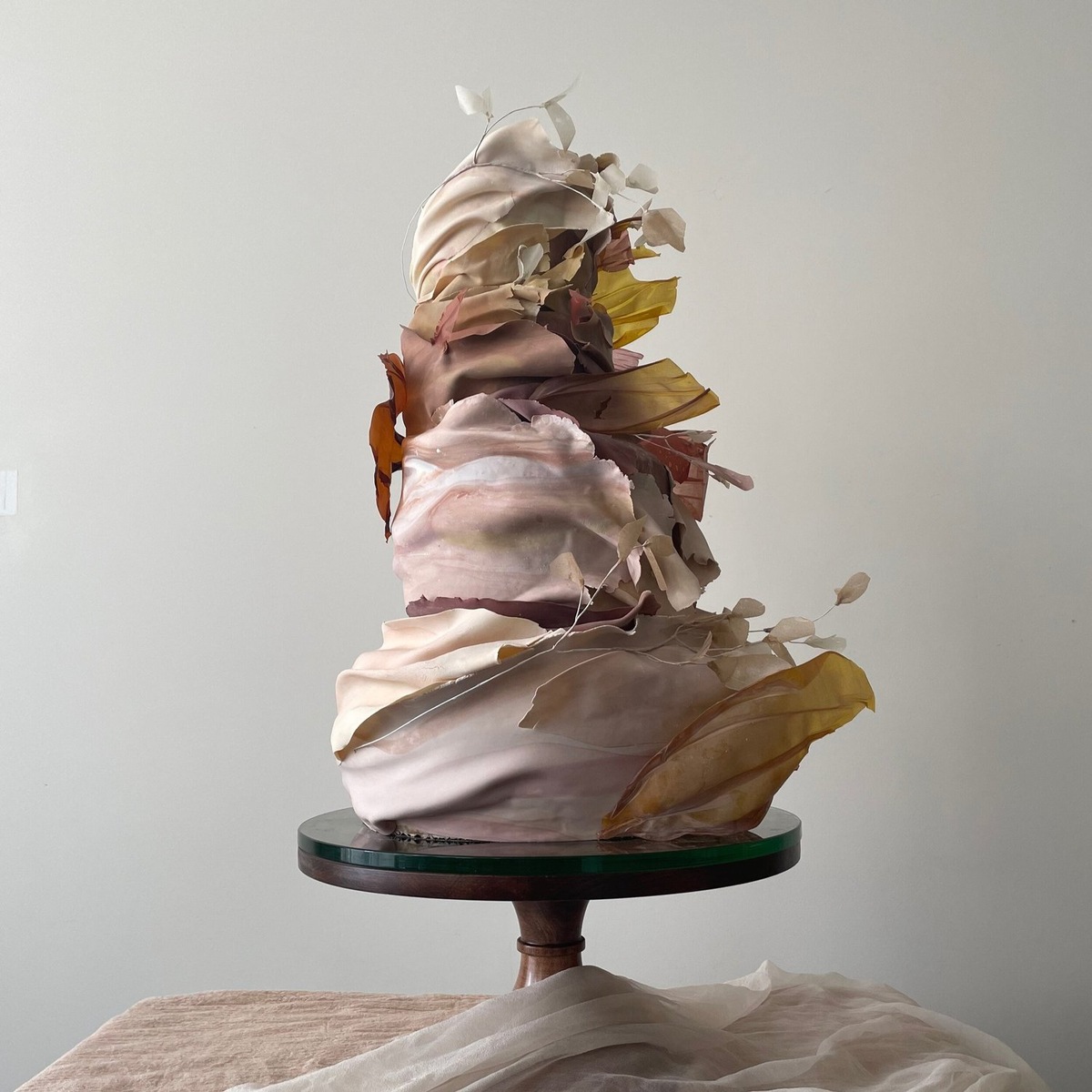 Коллекция тортов "Ветер" Фото взяты с сайта https://www.jasmineraecakes.com/wind