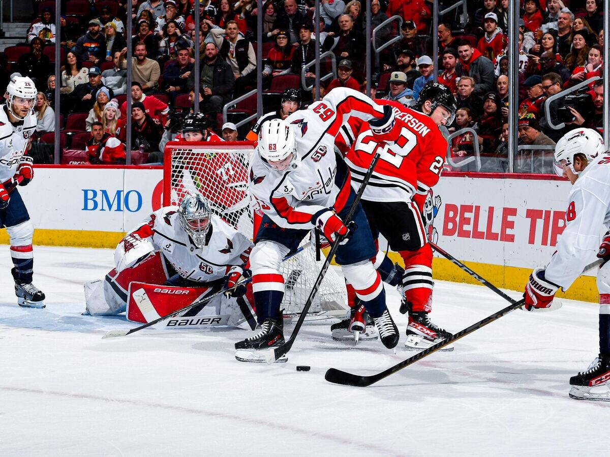    Эпизод матча "Чикаго Блэкхокс" - "Вашингтон Кэпиталз"© Фото : x.com/capitals