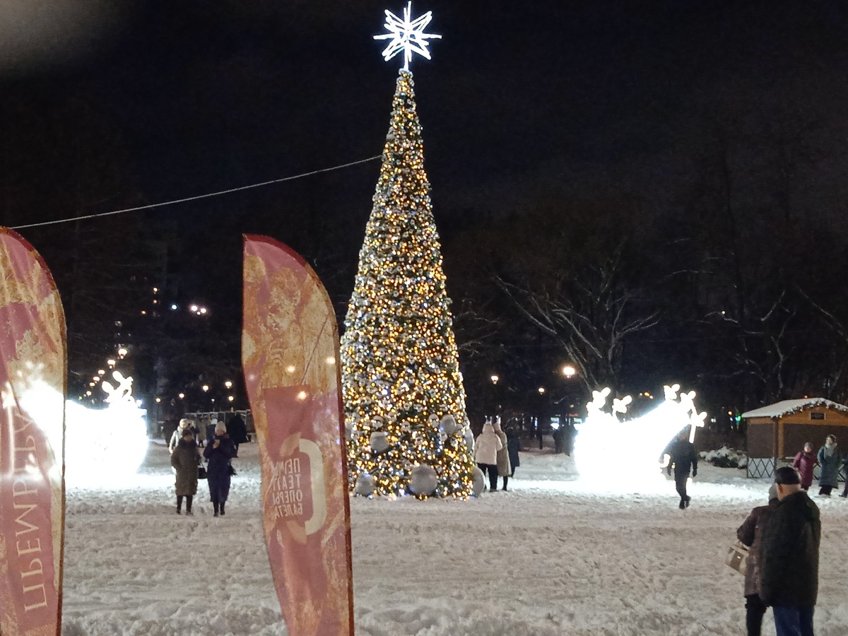 Площадь перед театром