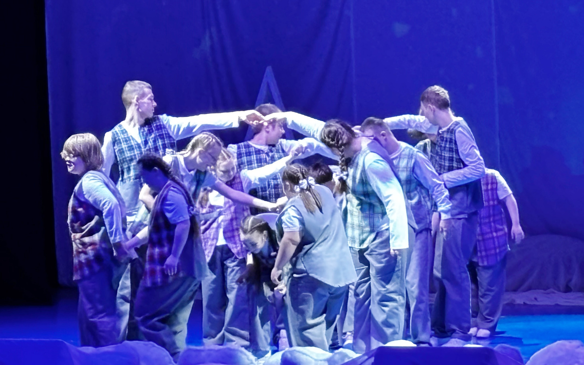 Танцевальные зарисовки «Своих сказок» придавали особый шарм постановке