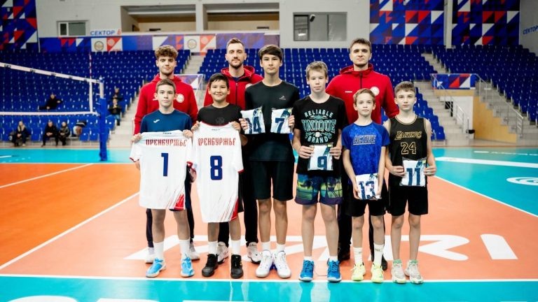    Молодые волейболисты Оренбуржья получили новую экипировку и профессиональные мячи для тренировок «О»