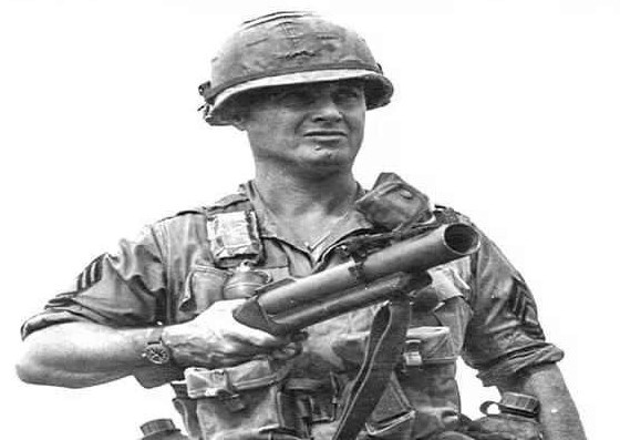 Американский солдат с гранатометом.