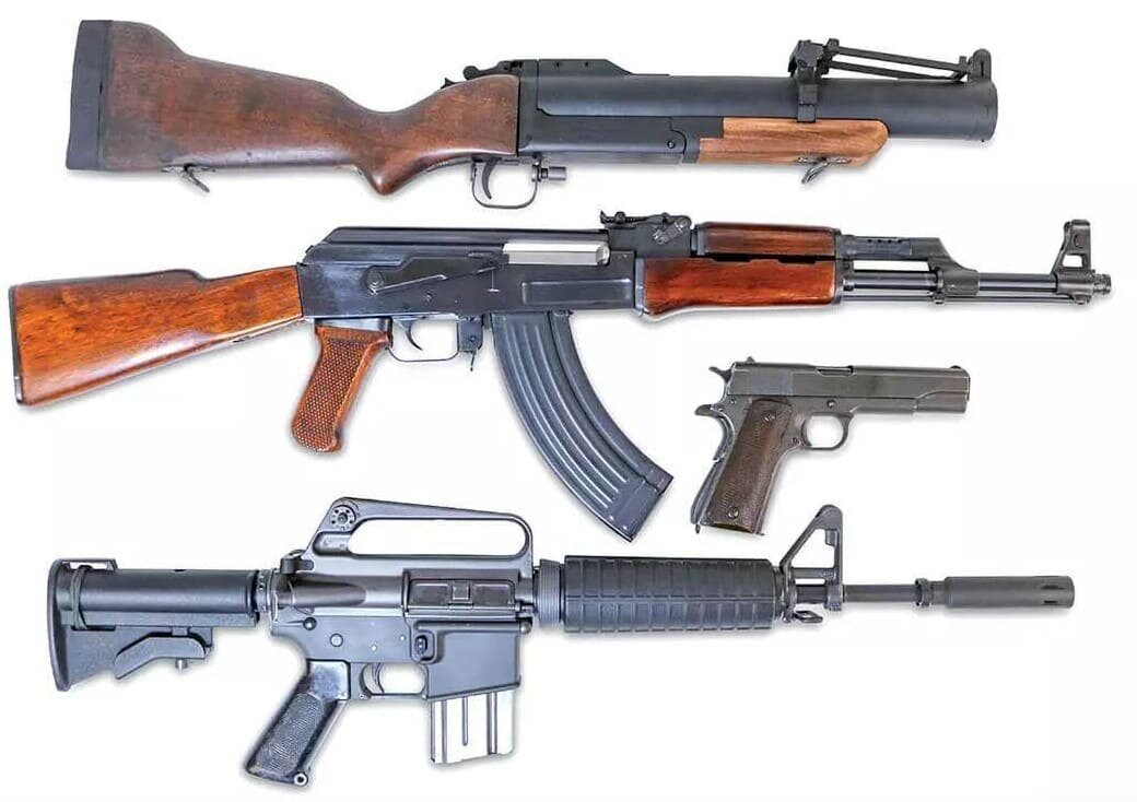 Сверху вниз: М79, АК-47, М1911, М16.