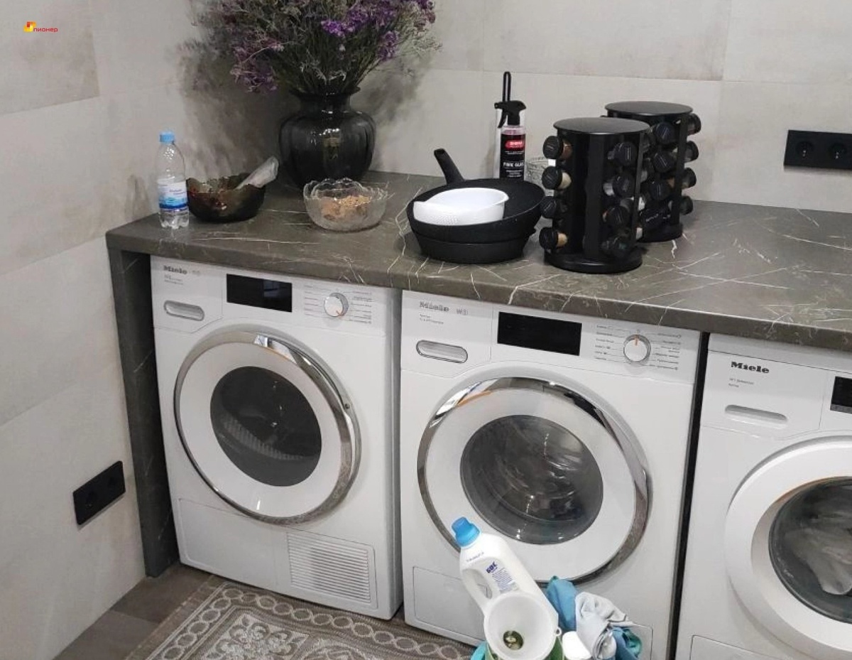 Над прачечной работала компания "Пионер"