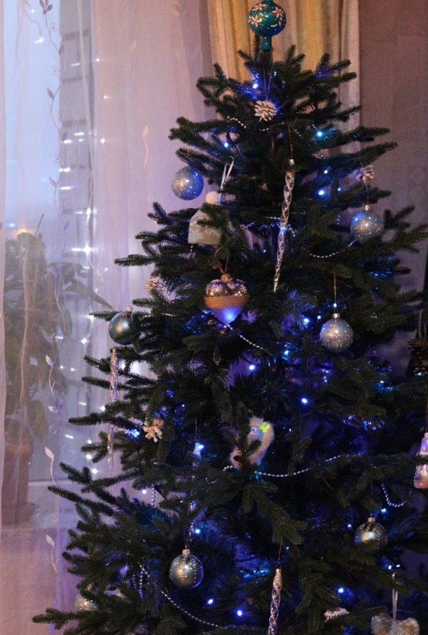 Наша стильная дизайнерская ёлочка 2024. 