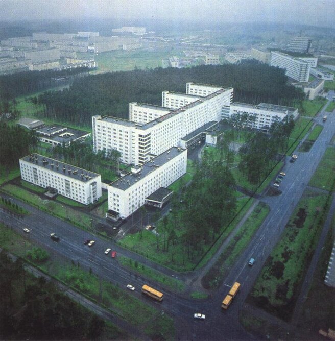 Так выглядел в советские годы Медгородок. Фото взял отсюда: https://www.e1.ru/text/gorod/2021/08/22/70089839/