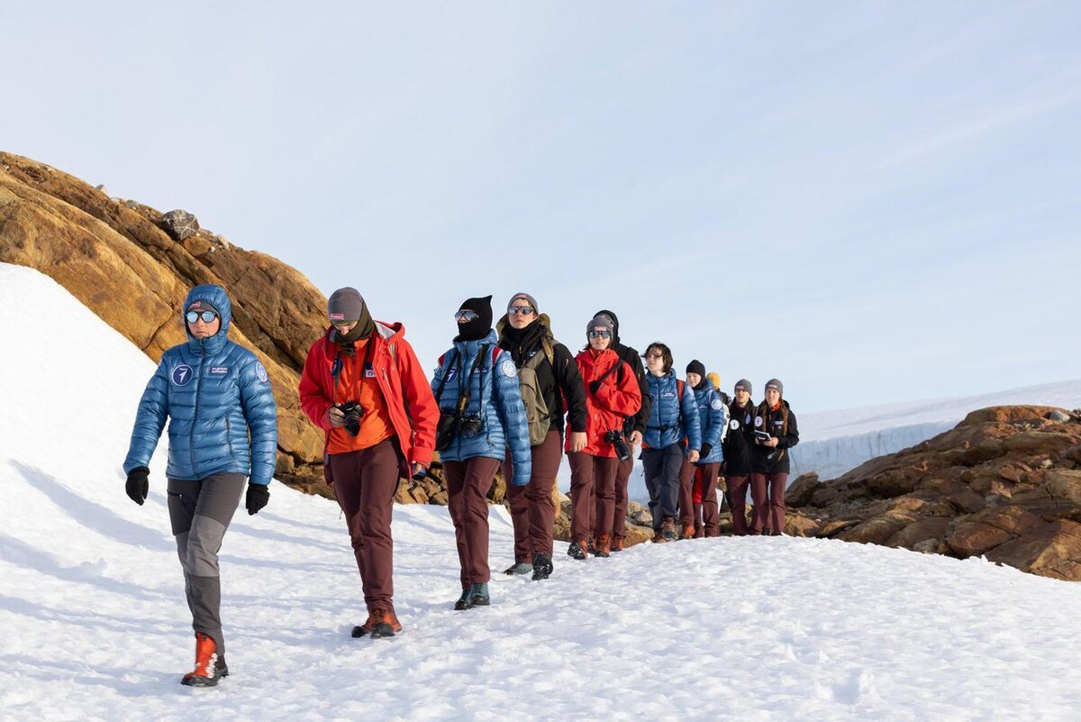 Участники экспедиции прошли 6 маршрутов и в целом преодолели более 60 километров в непростых погодных условиях. Часто они ходили в связке – чтобы не снесло сильным ветром. Предоставлено участниками экспедиции