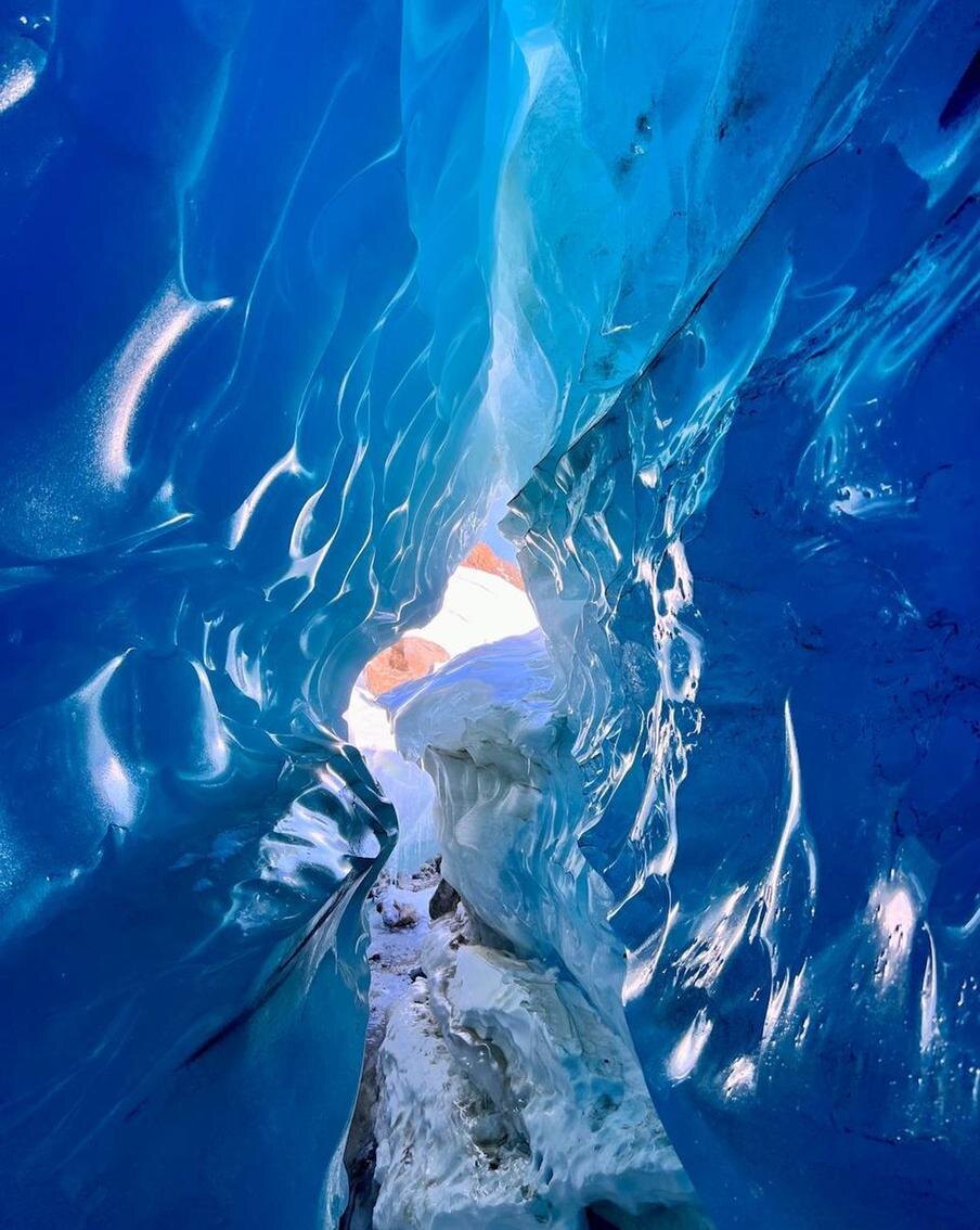 Из личного архива героев публикации.
Антарктические пещеры.