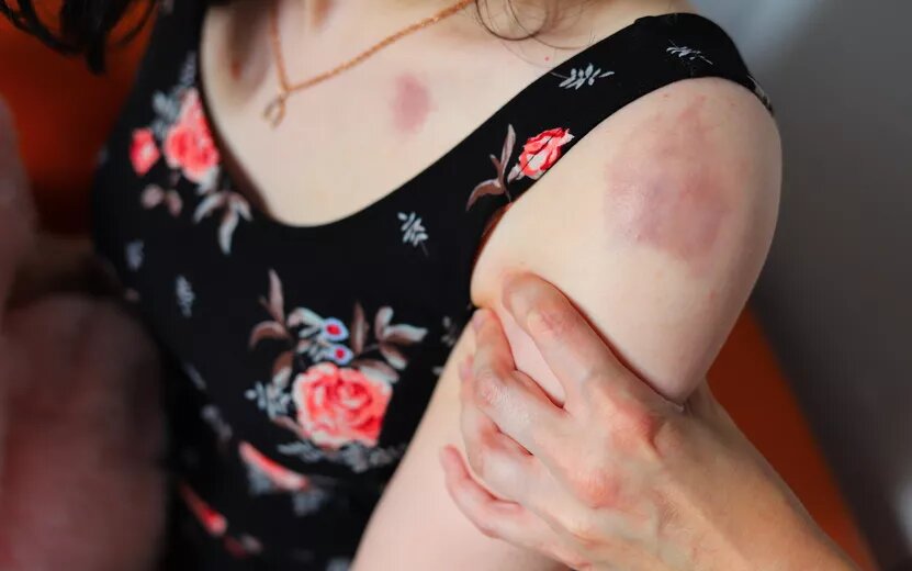    Мужчину осудили в Удмуртии за развращение 12-летней дочери сожительницы