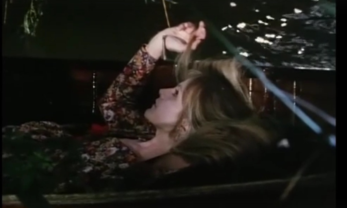 Кадр из серии "Поминки по всем усопшим"