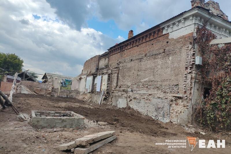    ЕАН / Жители исторического дома в Оренбурге замерзают из-за снесенного соседнего жилья