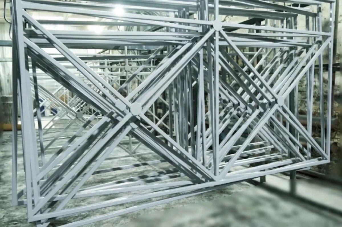    Уральские заключенные изготовили для Красноярского края 35 заборов