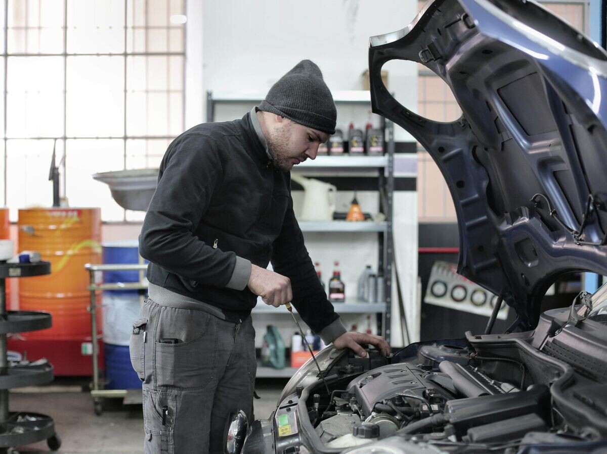    Двигатель ест масло© Pexels / Andrea Piacquadio