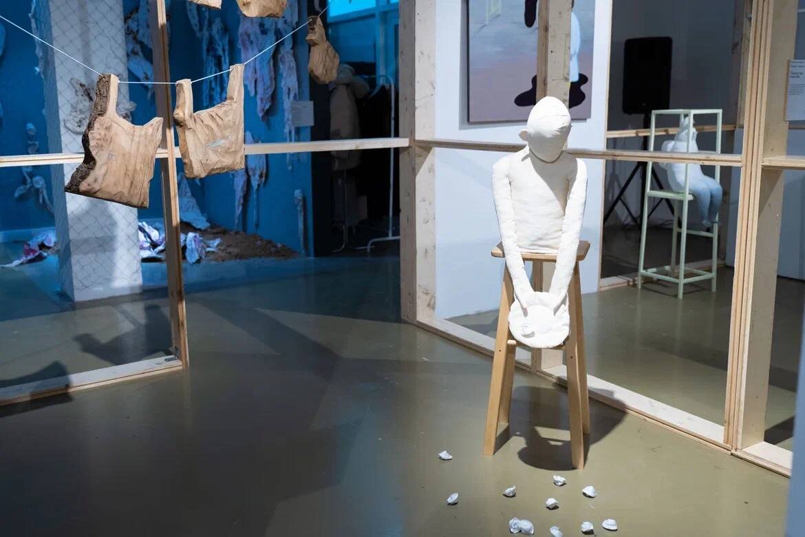 Выставка Inside The Dollhouse в пространстве Открытые студии Винзавода