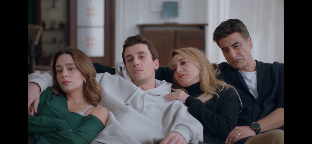 Стоп кадр из сериала «Дикий»