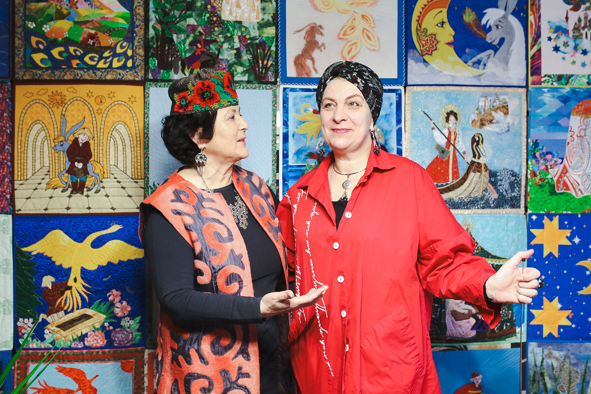 «Родительницы» лоскутного проекта – Зулейха Алишева и Анна Глазунова
|| Фото Дениса МОРГУНОВА