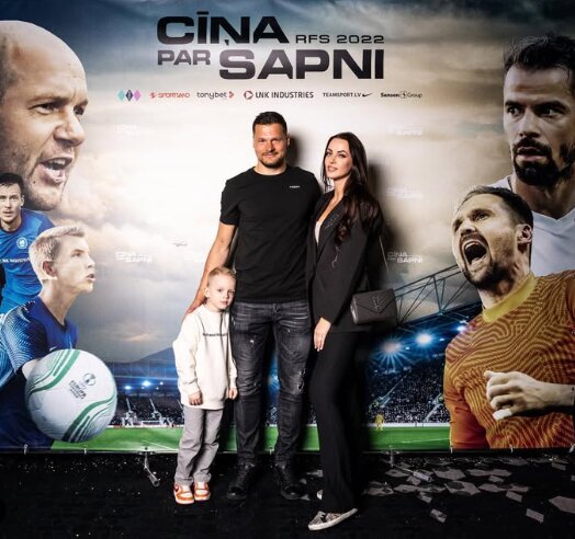 Источник: социальные сети: Марцис Ошс, Сана и Кристиан (сын Саны и Яниса)