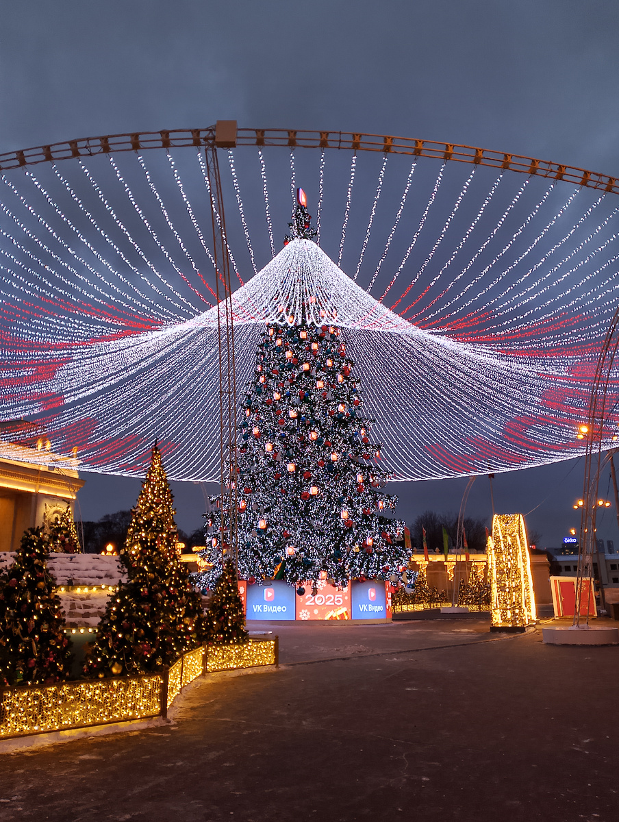 У парка Горького