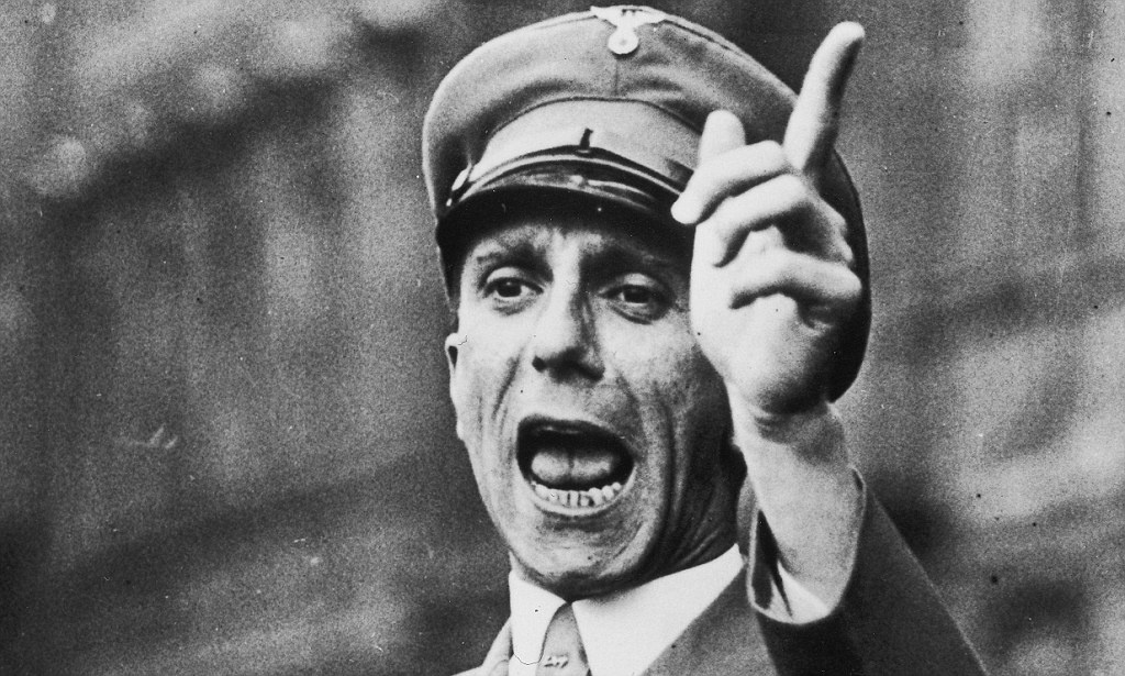 Кумир нашей куролевы - именно он для нее образец. Йозеф Гёббельс.