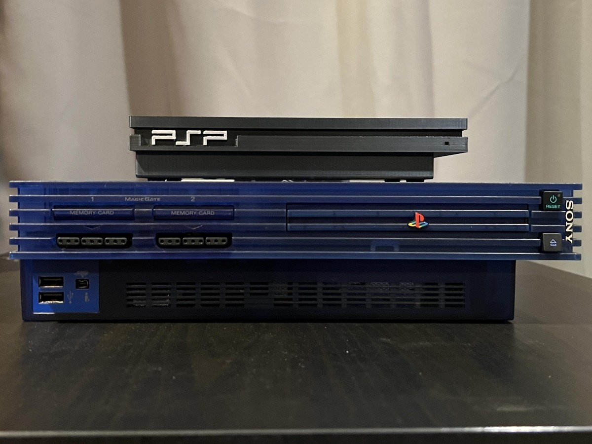    Портативную PSP превратили в стационарную консоль. Её уже можно купить