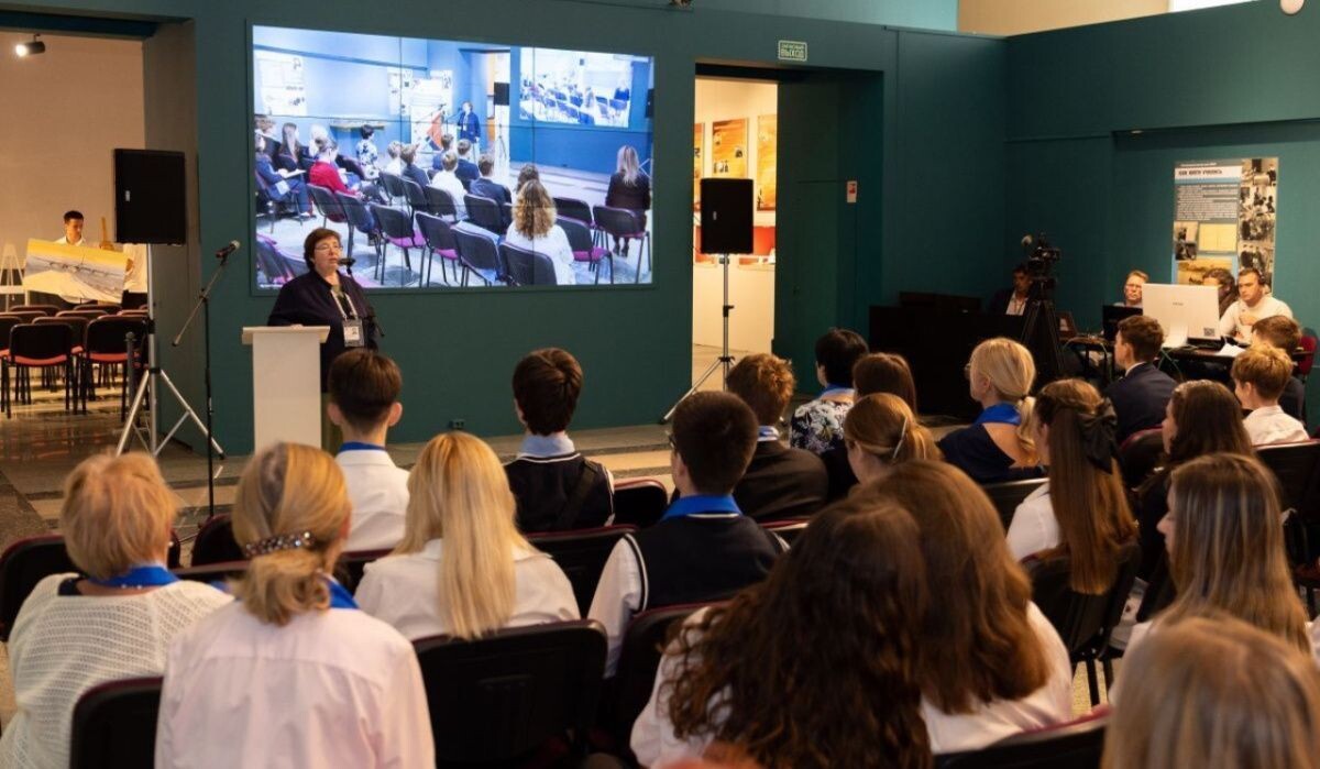     Школьная конференция. Источник: victorymuseum.ru Автор фото: Пресс-служба Музея Победы