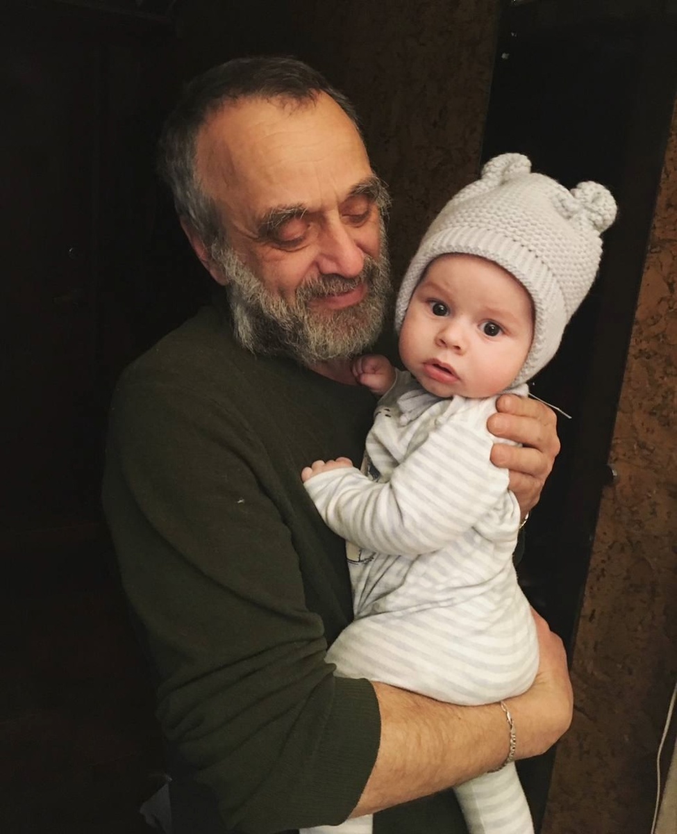 Михаил Викторович с младшим внуком 